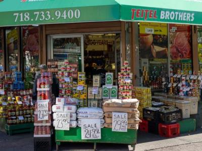 Nueva York evalúa supermercados municipales en medio de críticas
