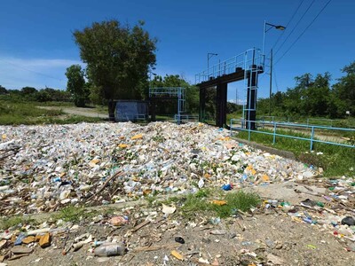 Plásticos invaden sistema de riego en Santiago tras lluvias