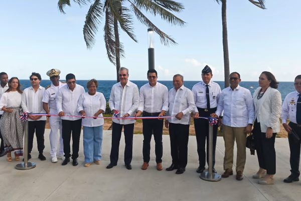 Presidente Abinader y ministro Collado inauguran segunda etapa del malecón de Santo Domingo Este