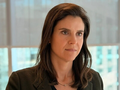 Sarah Kellen acusa exalcalde de Miami Beach de agresión