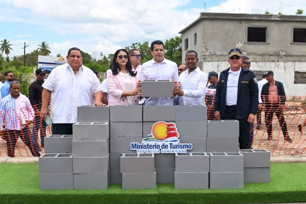 Turismo inicia obra en Las Clavellinas de Azua