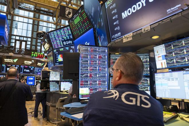 Wall Street se desmarca de Europa: el S&P 500 y el Nasdaq tocan nuevos máximos históricos