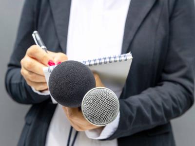 Agentes de inteligencia retienen a tres reporteros en Caracas
