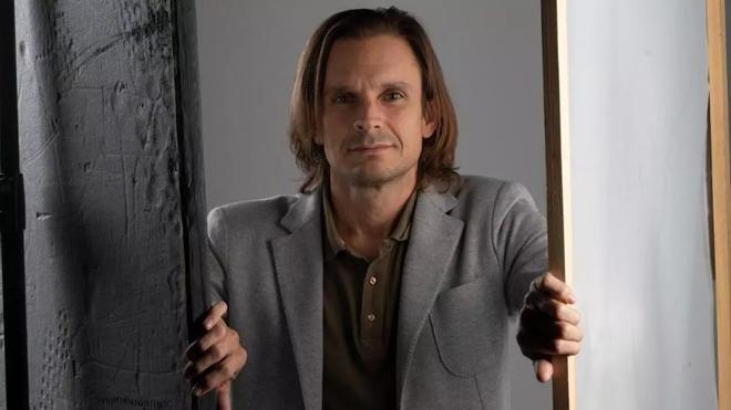 Andrés Villena Oliver, economista y sociólogo: "La gente está cada vez más cabreada porque no puede vivir"
