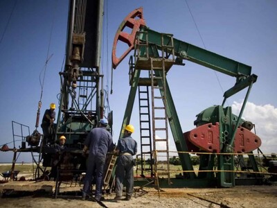 Baja precio del barril de petróleo brent