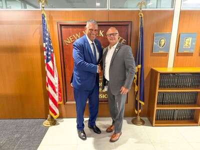 Consulado dominicano en NY recibe donación de chalecos antibalas