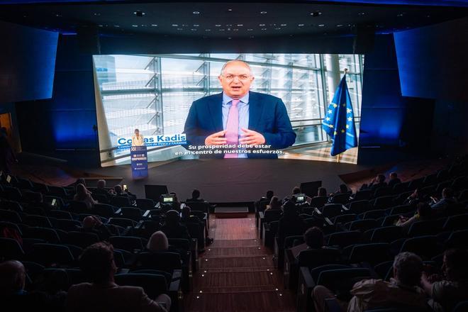 Costas Kadis, comisario europeo de Pesca, anuncia una ley europea de los océanos para 2027: "Será histórica"