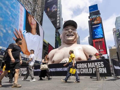 Crean un Musk gigante en protesta contra pornografía generada con IA