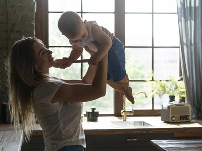 España: 40 % de las madres deben de abandonar su empleo