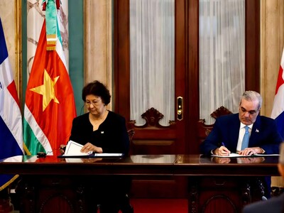 Firman 6 acuerdos bilaterales entre República Dominicana y Surinam