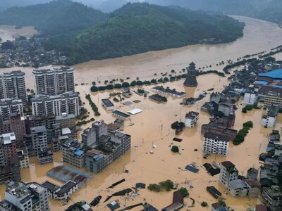 Inundaciones en Cantón obligan a evacuaciones masivas