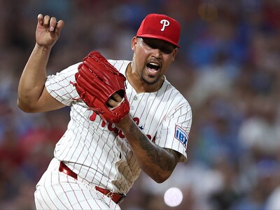 Jhoan Durán salva su número 20 en triunfo 2-1 de Filis sobre Mets