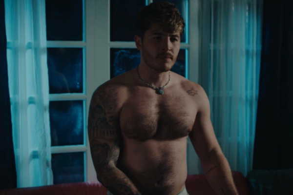 Kieron Moore defiende los temas provocadores de Blue Film: “Crecí rodeado de personas muy abiertas”