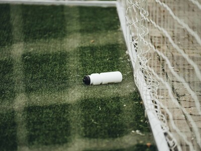 La FIFA prohíbe que los aficionados lleven botellas a los estadios