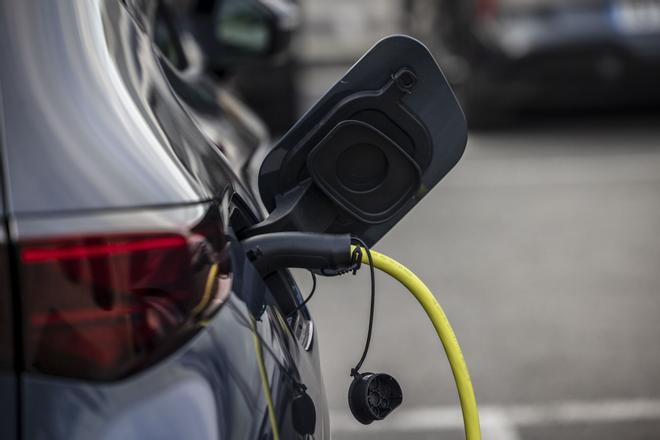 Los eléctricos siguen ganando  terreno en España rozando el veinte por ciento del mercado