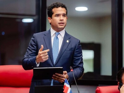 Omar Fernández reacciona a renuncias en la Fuerza del Pueblo