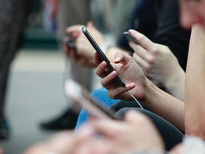 Teléfonos inteligentes y su impacto en la natalidad