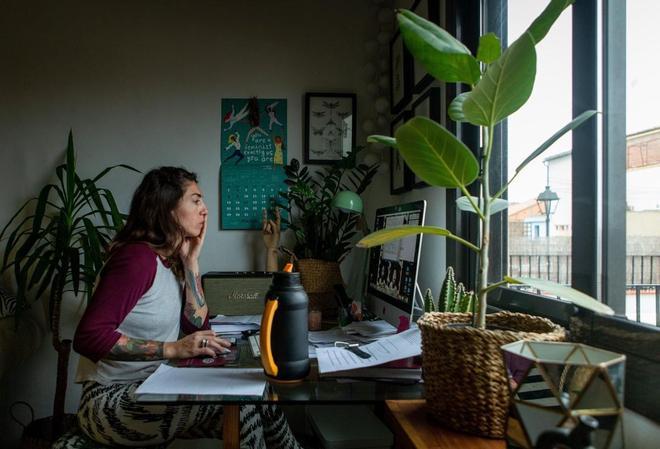 Teletrabajo, vacaciones flexibles y bolsas de horas: ¿Qué medidas recomienda Catalunya a las empresas para que sus trabajadores concilien?