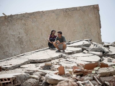 Terremotos en Venezuela: madre excava entre las ruinas por su hijo