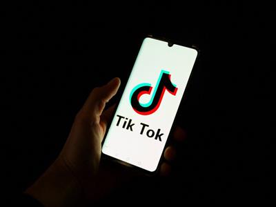 TikTok enfrenta demanda en Florida por contenido adictivo para menores