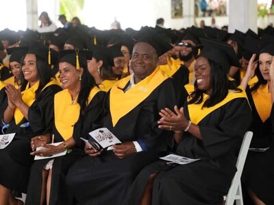 UAPA entrega 1,148 nuevos profesionales en su graduación ordinaria 77