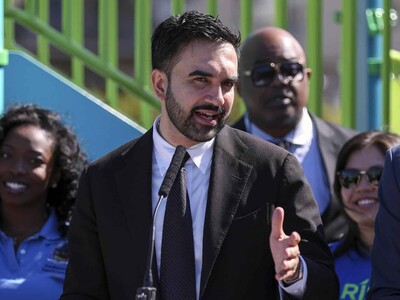 Zohran Mamdani emite voto anticipado en Nueva York