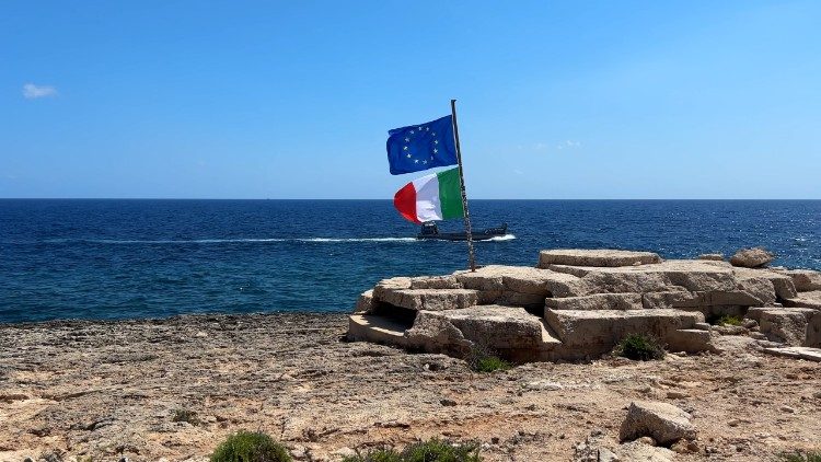 Ambrosini: el Papa insta a Europa a acoger a la humanidad en busca de refugio