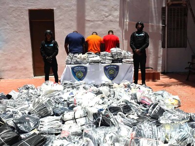 Detenidos por estafa en tienda de importación