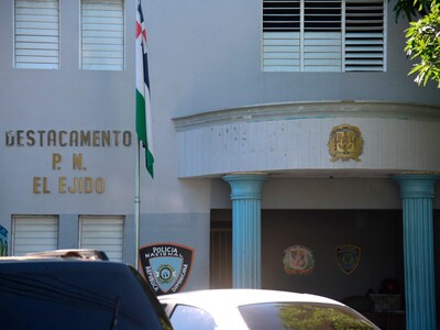 Encuentran a un agente muerto dentro de cuartel en Santiago