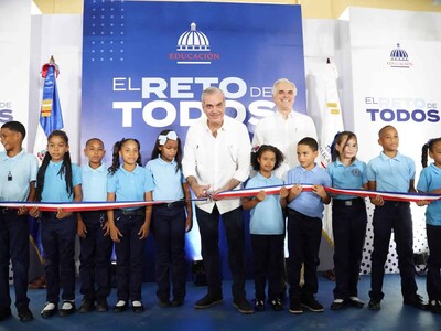 Gobierno inaugura seis centros educativos