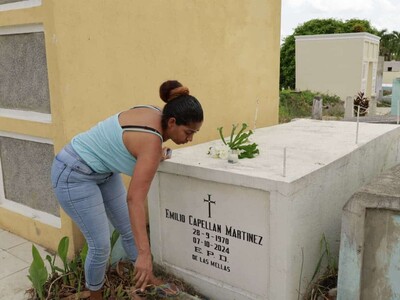 Hijos honran a sus padres fallecidos en el Día del padre