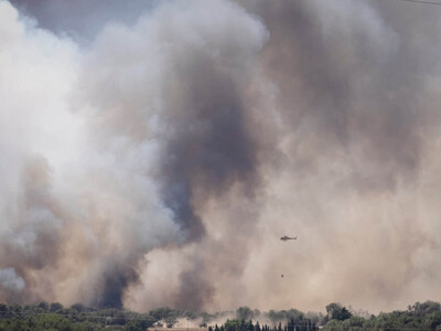 Incendio cerca de Barcelona obliga a confinar poblaciones