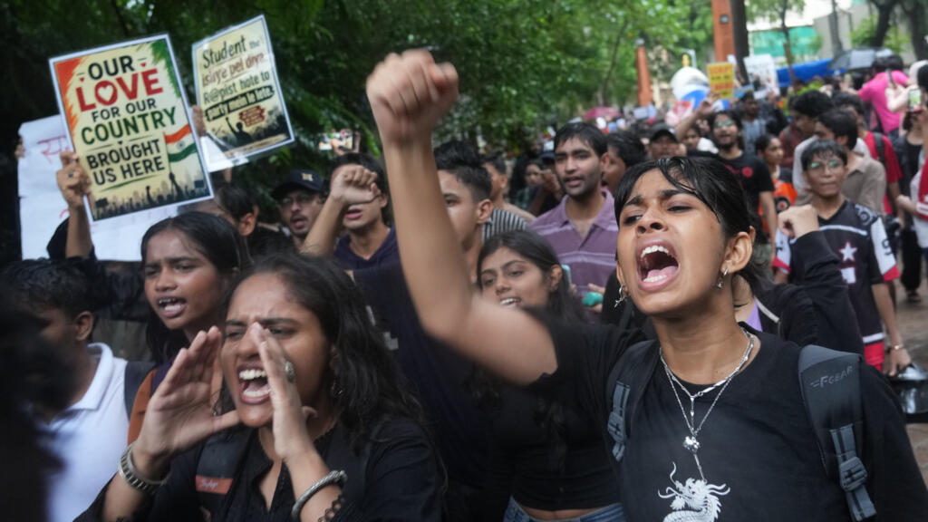 India: ante la revuelta estudiantil, Modi promete castigar "severamente" los fraudes en los exámenes