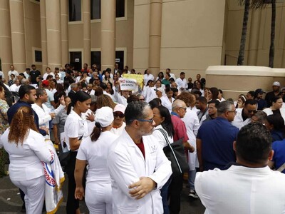 Médicos protestan en La Vega por odontólogos detenidos