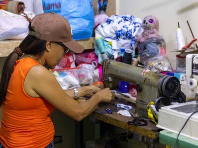 Moda rápida transforma el oficio de sastres y modistas