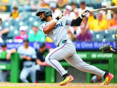 Otto López queda a un jonrón de batear para el ciclo
