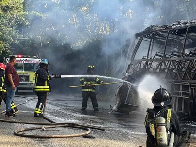 Se incendia autobús de Caribe Tours en Jarabacoa; hay nueve heridos