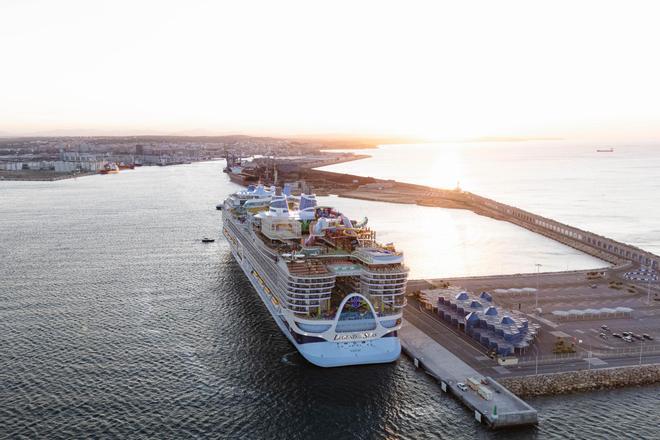 Trabajar en cruceros: una alternativa laboral con sueldos de hasta 15.000 euros y gastos cubiertos