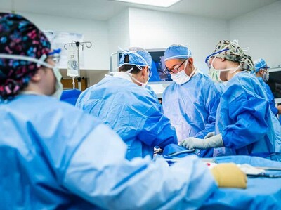 Trasplante de retina devuelve la vista a una mujer