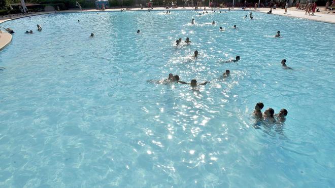 ¿Puede un vecino llevar todos los invitados que quiera a la piscina? Esto es lo que dice la Ley de Propiedad Horizontal