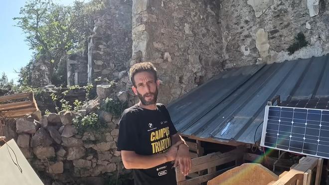 Bernat (40 años), después de estar en prisión, construyó una cabaña autosuficiente por cero euros: "En la cárcel te encuentras a ti mismo, pero por obligación"