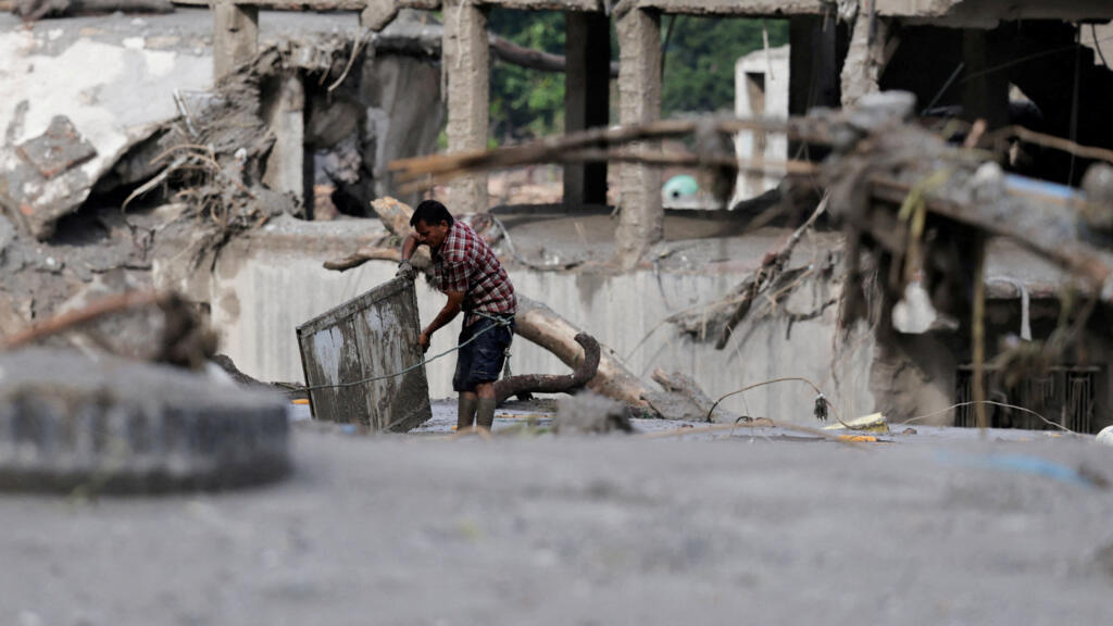 Cerca de 1.400 desaparecidos tras deslizamientos en Nepal y el Tíbet