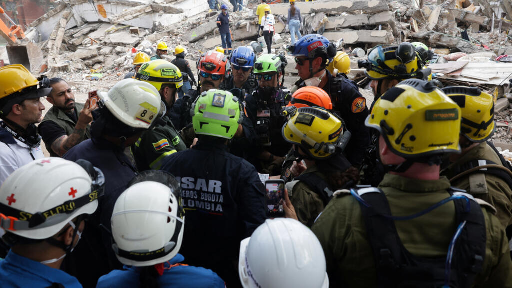 Crónica: una semana después del terremoto, Colombia vive el duelo entre los escombros y la reconstrucción