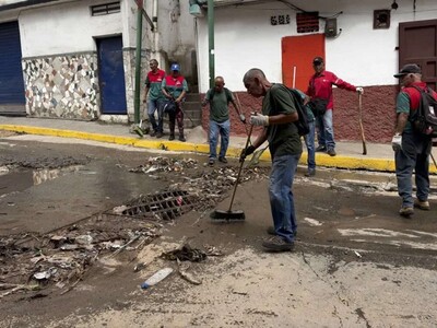 Desbordamiento de quebradas en Venezuela causa daños y pérdidas humanas