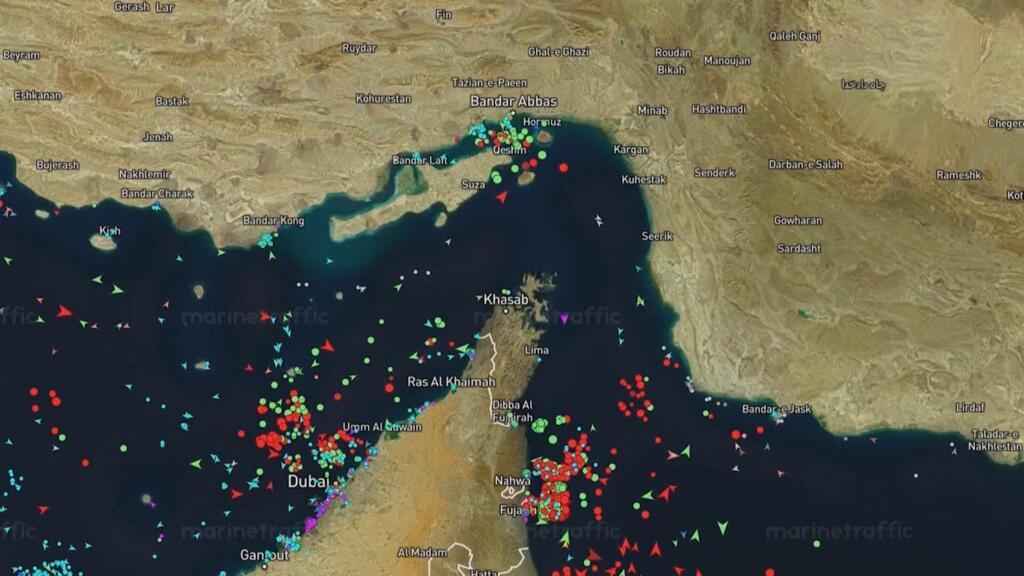 EAU acusa a Irán de atacar un petrolero en Ormuz, en medio de avances para reabrir el estrecho