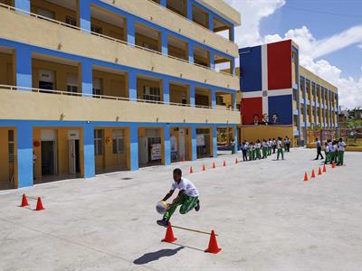 Educación secundaria en República Dominicana alcanza 64 % de completación en últimos años