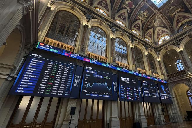 El Ibex 35 coquetea con máximos históricos tras la fuerte caída del petróleo