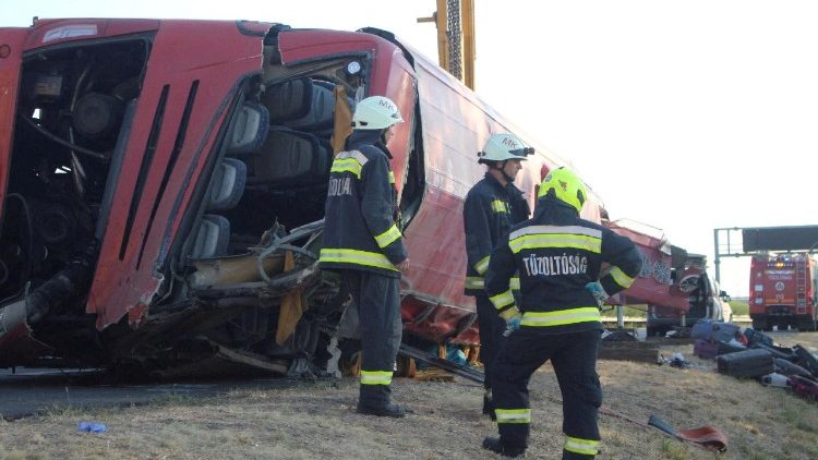 El Papa reza por los peregrinos polacos fallecidos en un accidente en Hungría
