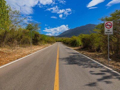 El presidente Abinader inaugura obras viales y educativas en el Sur del país
