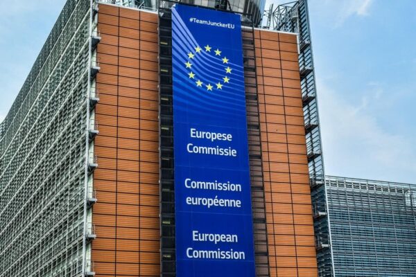 Europa obliga desde hoy a etiquetar los deepfakes